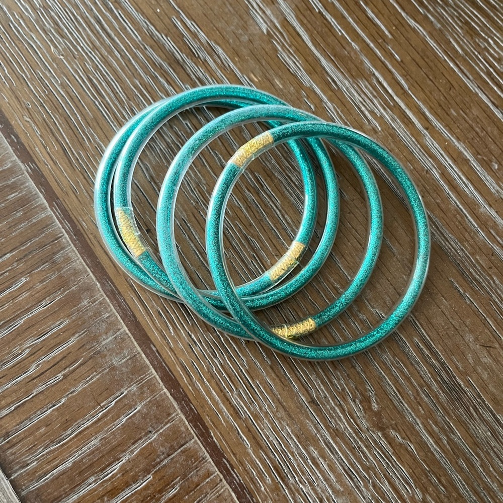 4 Gel bracelets